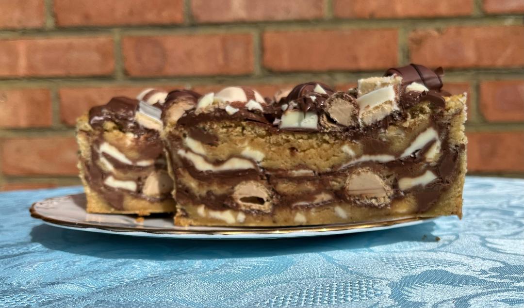 Kinder Bueno Cookie Pie